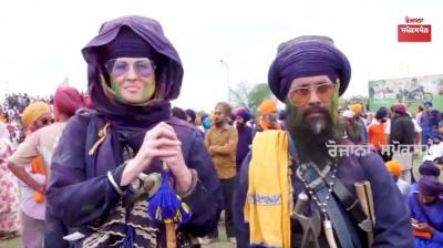 Belgian blonde dressed as Khalsa