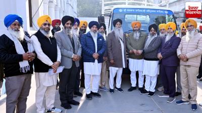 US resident Balwant Singh's family presents Swaraj Mazda truck at Langar Sri Guru Ramdas Ji