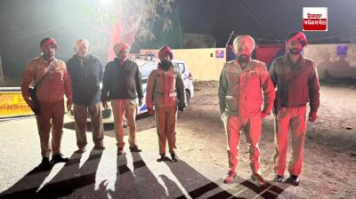 ਪੁਲਿਸ ਮੁਲਜ਼ਮ ਜਾਇਜ਼ਾ ਲੈਂਦੇ ਹੋਏ 