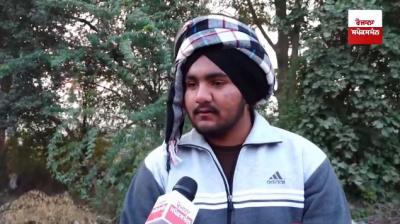 ਨੌਜਵਾਨ ਪੱਤਰਕਾਰਾਂ ਨਾਲ ਗੱਲਬਾਤ ਕਰਦੇ ਹੋਏ 