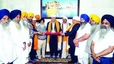 Officer honoring bank officials