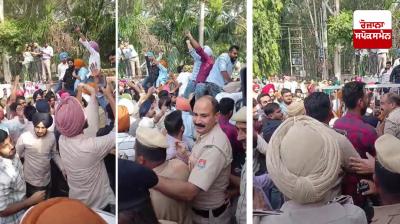 Political leaders also attended the ongoing student protests at Panjab University.