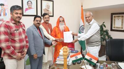 Swami Krishnanandaji Maharaj met Governor of Punjab
