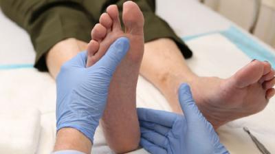 If you have heartburn while you are sleeping then eat these things, there will be benefits