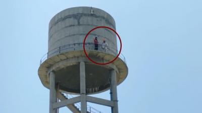 AAP leader climbed the tank for justice