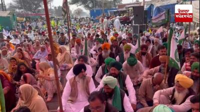 ਰਤਨਪੁਰਾ ਬਾਰਡਰ ’ਤੇ ਪਹੁੰਚੇ ਹੋਏ ਕਿਸਾਨ 