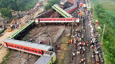 Balasore: Rescue operation underway at the site where Coromandel Express, Bengaluru-Howrah Express and a goods train derailed।