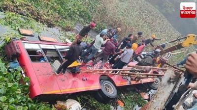  ਬਠਿੰਡਾ ’ਚ ਸਵਾਰੀਆਂ ਨਾਲ ਭਰੀ ਬੱਸ ਗੰਦੇ ਨਾਲੇ ’ਚ ਡਿੱਗੀ