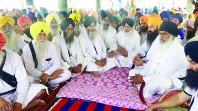 Bhai Dhian Singh Mandal  supporting  Morcha and other Panthic Leaders.