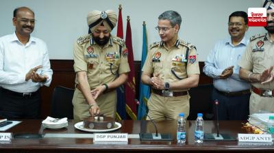 Gaurav Yadav appreciated DIG Mandeep Singh Sidhu for his 37 years of excellent police service by cutting a cake