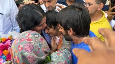 Vinesh Phogat received a wonderful welcome at the airport