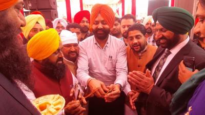 Laljit Bhullar Inaugurates canada based Transport company's back office