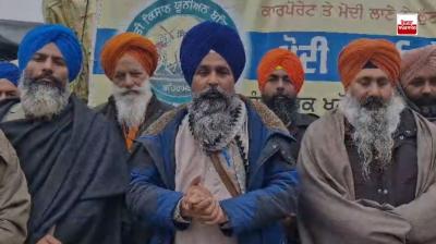 ਕਿਸਾਨ ਆਗੂ ਸਰਵਣ ਸਿੰਘ ਪੰਧੇਰ ਪੱਤਰਕਾਰਾਂ ਨਾਲ ਗੱਲਬਾਤ ਕਰਦੇ ਹੋਏ  