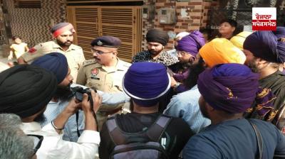 ਪੁਲਿਸ ਕਾਰਵਾਈ ਕਰਦੀ ਹੋਈ 