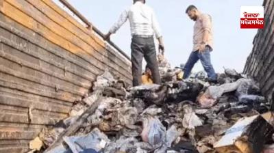  ਟਰੱਕ ’ਚ ਅੱਗ ਬੁਝਾਉਂਦੇ ਹੋਏ ਫਾਇਰ ਬ੍ਰਿਗੇਡ