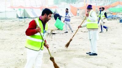 Employees Engaged in Garbage Disposal of 550th Prakash Events