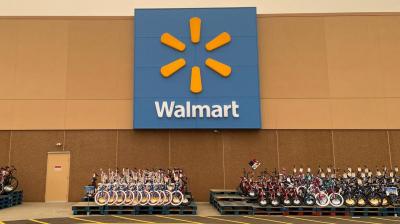 Walmart lays off hundreds of employees