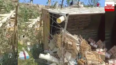  Bagha In liquor Pickup overturned 