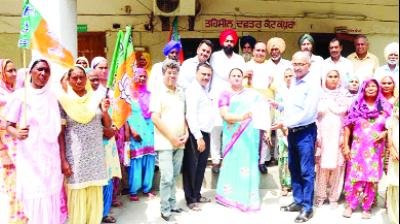 Madam Sunita Garg and others, Writing a Memorandum to Naib Tehsildar 