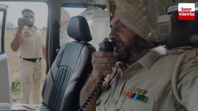 ਪੁਲਿਸ ਏਰੀਆ ਖਾਲੀ ਕਰਨ ਦੀ ਅਨਾਉਂਸਮੈਂਟ ਕਰਦੇ ਹੋਏ 