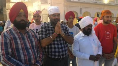 Mohammad Sadiq, Sunny Brar and Verka at Sri Darbar Sahib