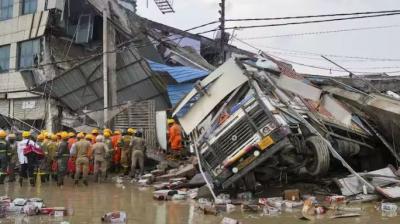 Three storied building collapsed due to rain, 8 people died so far