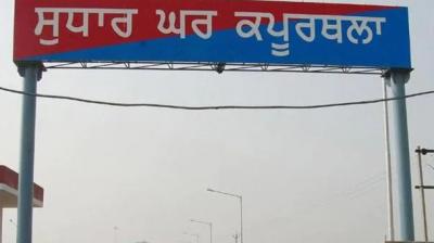 The series of finding mobile phones from jails continues: 8 mobile phones, 5 SIM cards, 7 batteries were recovered from Kapurthala jail during the search.