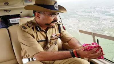 Flowers on Kanwadiyas with Helicopter 