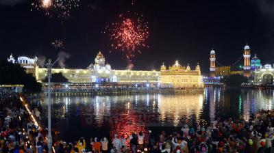 Fireworks Adorn Sky Around Darbar Sahib on 554th Prakash Parv of Guru Nanak Dev 