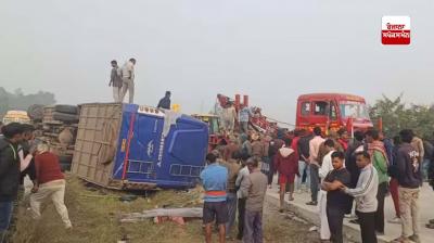 A big accident happened in the morning, 7 passengers died due to the bus overturning