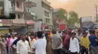 ਹੰਗਾਮਾ ਕਰਦੇ ਹੋਏ ਲੋਕ 