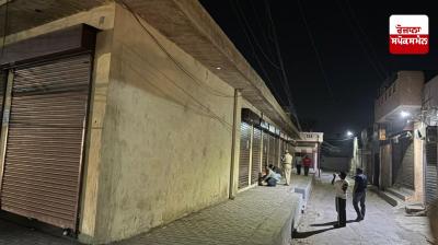 Municipal Corporation team seals 13 illegally constructed commercial shops