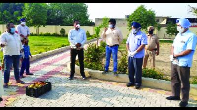 ਕੋਰੋਨਾ ਤੋਂ ਰਿਕਵਰ ਹੋਏ 17 ਵਿਅਕਤੀਆਂ ਨੂੰ ਡੇਰਾਬੱਸੀ ਦੇ ਨਿਰੰਕਾਰੀ ਭਵਨ ਵਿਚ ਤਬਦੀਲ ਕਰਨ ਮੌਕੇ।  