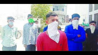 ਪਰਵਾਸੀ ਕਸ਼ਮੀਰੀ ਕਈ-ਕਈ ਵਿਅਕਤੀ ਇਕ ਕਮਰੇ ਵਿਚ ਰਹਿਣ ਲਈ ਮਜਬੂਰ