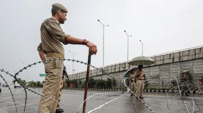 Cell Service Returns to Kashmir but some restriction still