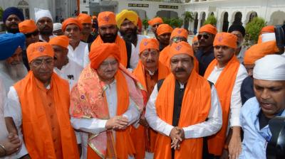 J.P. Nadda bowed down at Gurudwara Patna Sahib wearing a turban