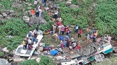 Bus falls in Uttrakhand 
