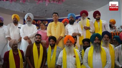 ਤਰਨਤਾਰਨ 'ਚ ਦਰਜਨਾਂ ਸਥਾਨਕ ਆਗੂ, ਸਰਪੰਚ ਤੇ ਪੰਚਾਇਤ ਮੈਂਬਰ ਆਮ ਆਦਮੀ ਪਾਰਟੀ 'ਚ ਹੋਏ ਸ਼ਾਮਲ