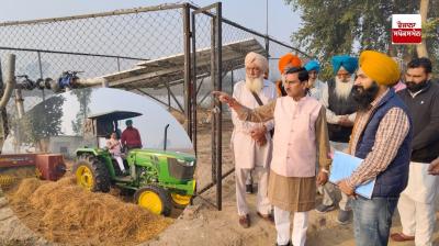 Union Minister of State Tokhan Sahu himself drove the baler and gave the message not to burn straw
