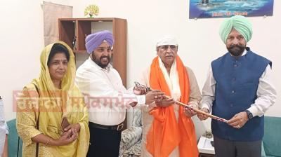 Takht Sri Hazur Sahib Nanded administrator Vijay Satbir Singh met Punjab BJP in-charge Vijay Rupani.