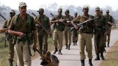Two Pak smugglers arrested with 9 packets heroin on border