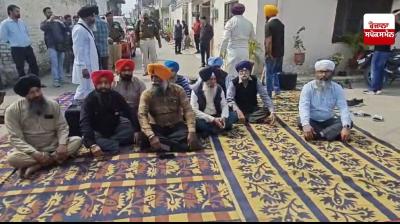 ਜਲੰਧਰ ’ਚ ਅਕਾਲੀ ਆਗੂ ਮੰਨਨ ਦੇ ਘਰ ਦੇ ਬਾਹਰ ਵਿਰੋਧ ਪ੍ਰਦਰਸ਼ਨ
