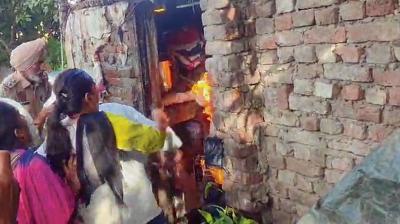 Opposing civic body action, two brothers set themselves ablaze