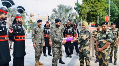 Pakistani Rangers and Indian soldiers celebrated Eid-ul-Fitr together
