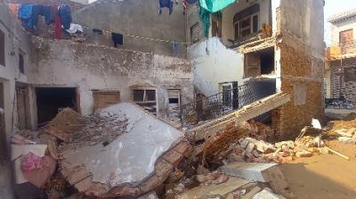 A painful incident happened in Patiala early morning, a roof  fell on a sleeping youth