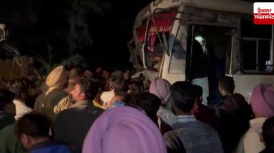 Terrible road accident in Fazilka, 2 dead, 15 passengers injured