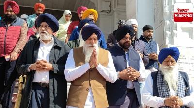 5-members SGPC committee reaches Sri Akal Takht Sahib to offer prayers News in Punjabi 