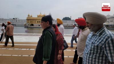 ਮੰਤਰੀ ਸੰਜੀਵ ਅਰੋੜਾ ਨੇ ਆਪਣੀ ਪਤਨੀ ਸਮੇਤ ਸ੍ਰੀ ਹਰਿਮੰਦਰ ਸਾਹਿਬ ਹੋਏ ਨਤਮਸਤਕ, ਸਰਬਤ ਦੇ ਭਲੇ ਦੀ ਕੀਤੀ ਅਰਦਾਸ