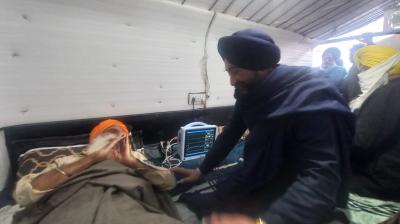 ਭਾਈ ਬਲਦੇਵ ਸਿੰਘ ਵਡਾਲਾ ਨੇ ਜਗਜੀਤ ਸਿੰਘ ਡੱਲੇਵਾਲ ਨਾਲ ਮੁਲਾਕਾਤ ਕਰਦੇ ਹੋਏ 