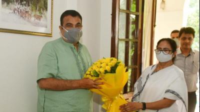  Mamata Banerjee meets Nitin Gadkari